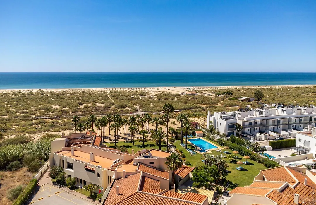 Praia Da Lota Beachfront Resort - Hotel & Apartments-1